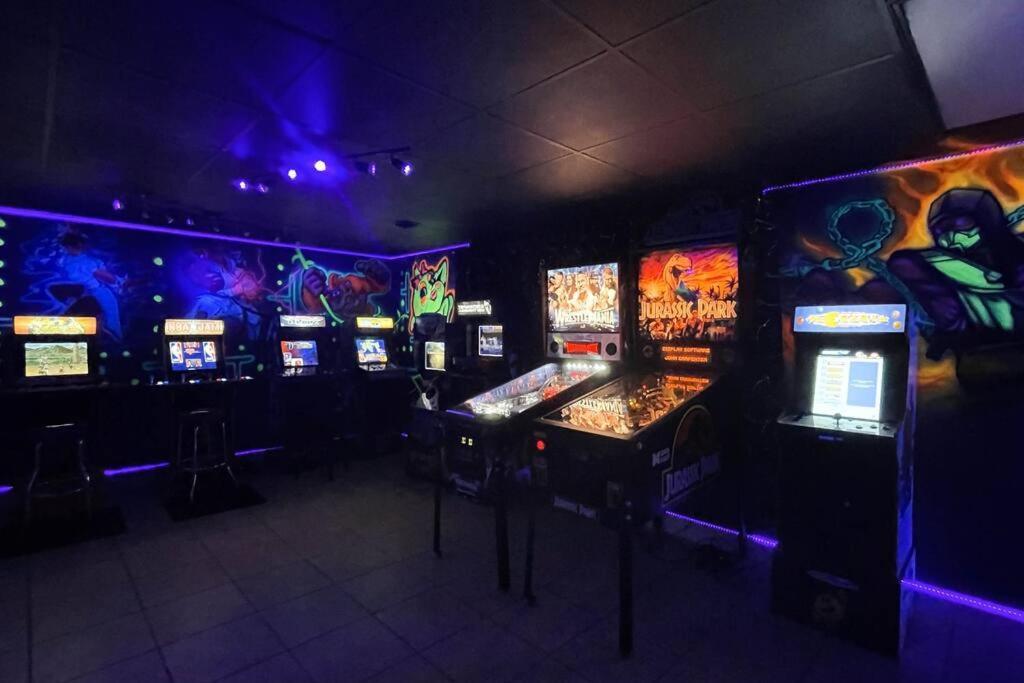 New Bensenville Home By O'Hare Airport With Indoor Pool, Sauna, And Arcade Extérieur photo