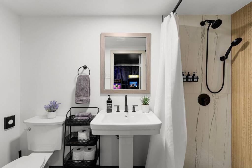 New Bensenville Home By O'Hare Airport With Indoor Pool, Sauna, And Arcade Extérieur photo