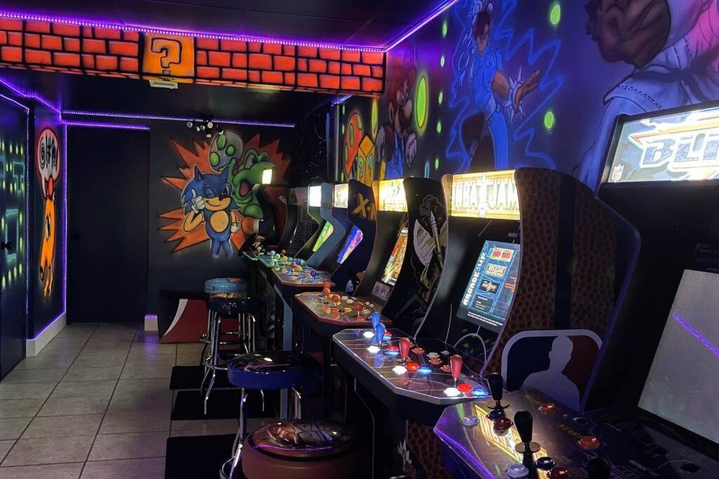 New Bensenville Home By O'Hare Airport With Indoor Pool, Sauna, And Arcade Extérieur photo