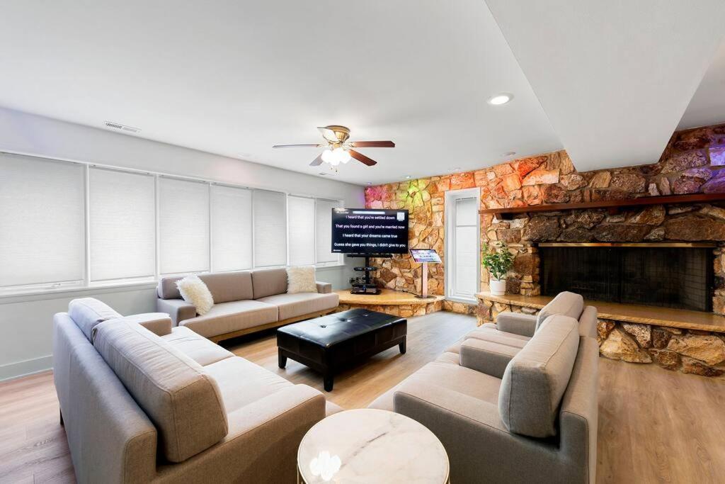 New Bensenville Home By O'Hare Airport With Indoor Pool, Sauna, And Arcade Extérieur photo