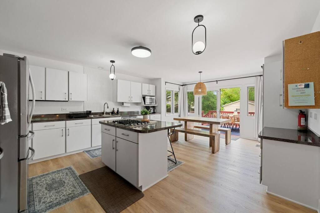 New Bensenville Home By O'Hare Airport With Indoor Pool, Sauna, And Arcade Extérieur photo