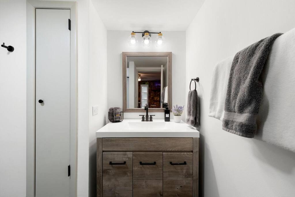 New Bensenville Home By O'Hare Airport With Indoor Pool, Sauna, And Arcade Extérieur photo